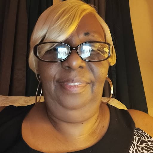 Leah J. avatar image