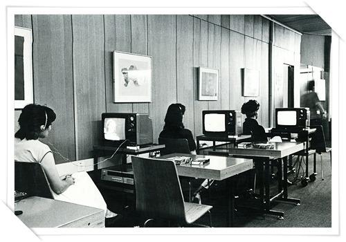 Watching_video_films_in_the_Haifa_University_library,_the_1980s