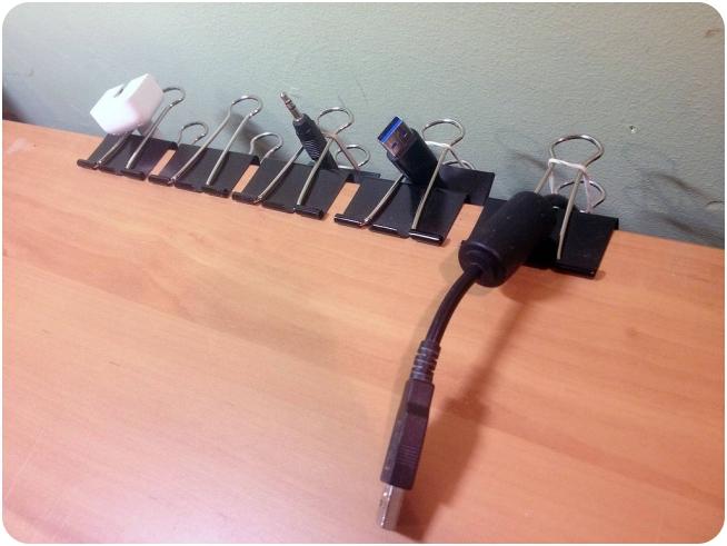 Travel Hacks: organize laptop cables and cords with paper clips
