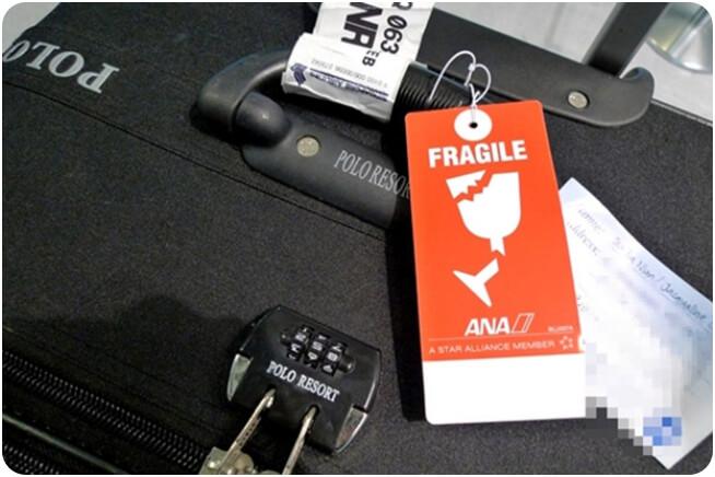 Travel Hacks: mark your baggage as FRAGILE