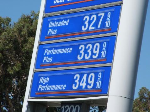Gas_prices,_July_2006,_San_Francisco,_California_01
