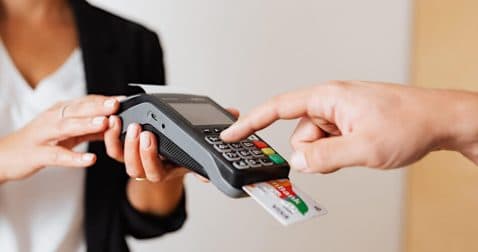Thumbnail for Blog Article: Charge Card vs. Credit Card: What are the Differences?