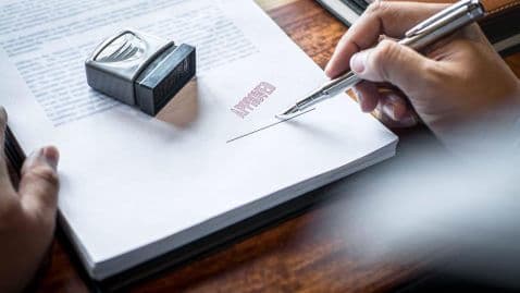 Thumbnail for Blog Article: Should You Lease or Buy a Car? Pros, Cons, Costs & How to Choose
