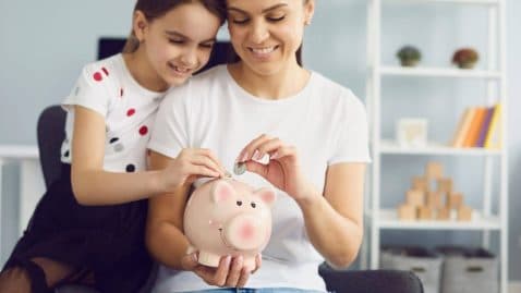 Thumbnail for Blog Article: SoFi vs Earnest: Which Student Loan Refinance Lender Is Better?
